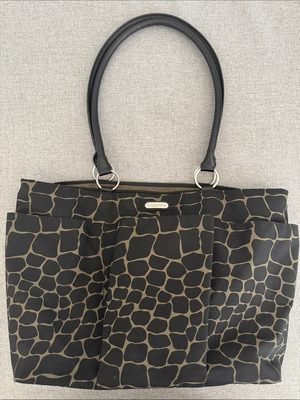 Baggallini large Black and Tan Giraffe-Pattern Tote